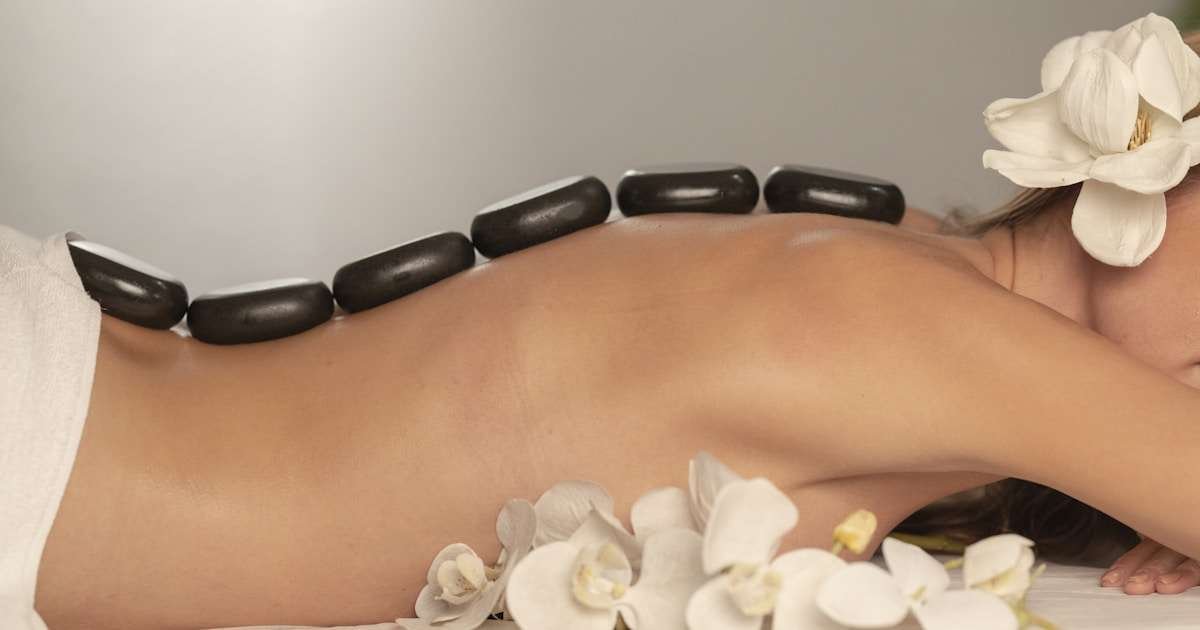 Aromatherapy Massage in Raipur: Essential Oils That Calm Your Mind and Body