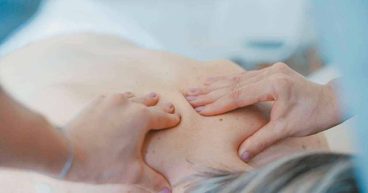 The Science of Pain Relief: How Therapeutic Massage Helps Back, Neck, and Joint Pain