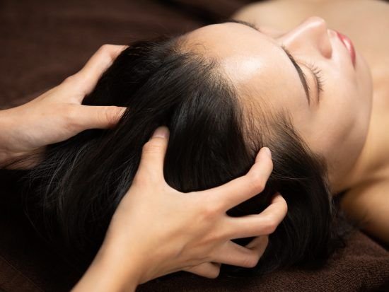 Hot Stone Massage in Raipur: Stones Ki Garmahat Se Mile Deep Healing