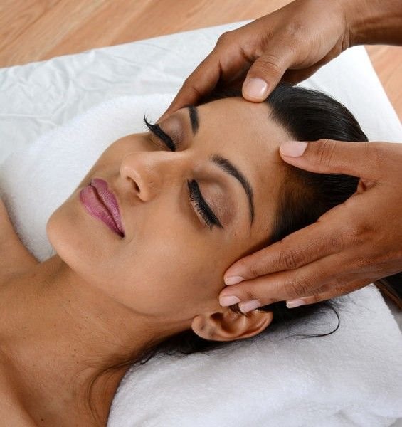Scalp Massage For Hair Growth Raipur: Baalon Ka Jharna Rokein Naturally
