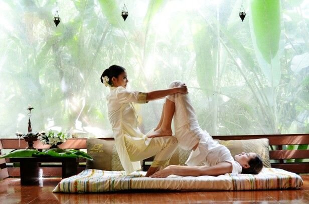 Four Hand Massage vs Regular Massage - What Is the Difference?