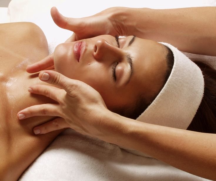 7 Science-Backed Benefits of Four Hand Massage You Should Know