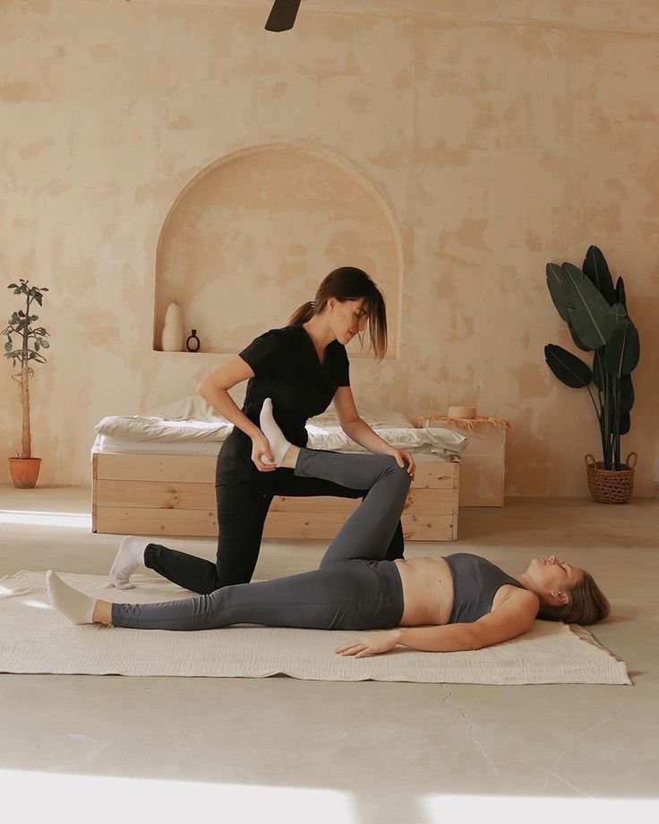 Hot Oil Massage in Raipur - Benefits for Back Pain, Dry Skin and Stress