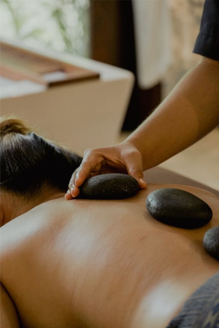 Hot Oil Massage in Raipur: Deep Relaxation With Warm Therapeutic Oils