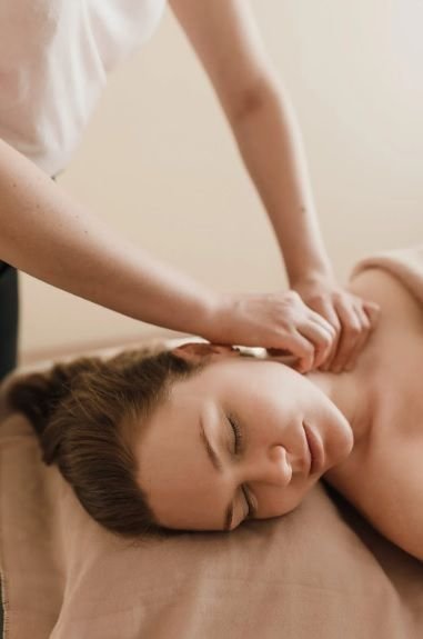 Sound Healing at the Spa: What Singing Bowls Actually Do to Your Nervous System